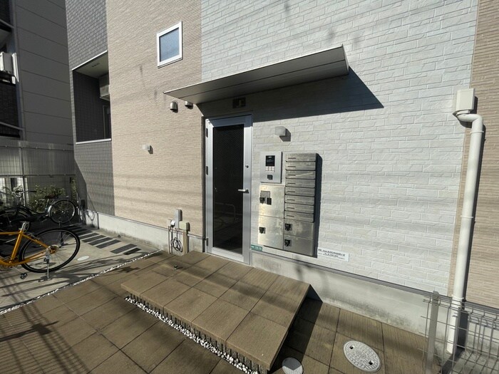 物件外観写真5　(エントランス部分)