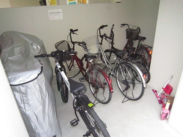 物件外観写真3　(駐輪場)