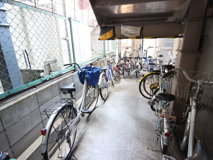 物件外観写真5　(駐輪場)