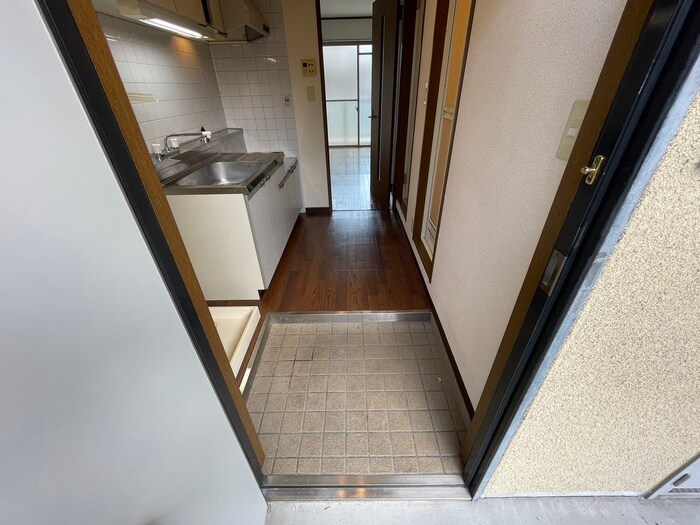 物件内観写真7　(玄関)