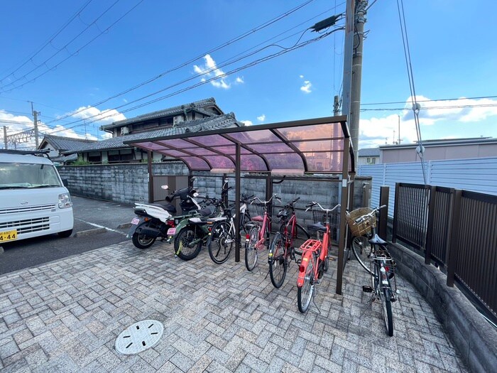 物件外観写真3　(駐輪場)