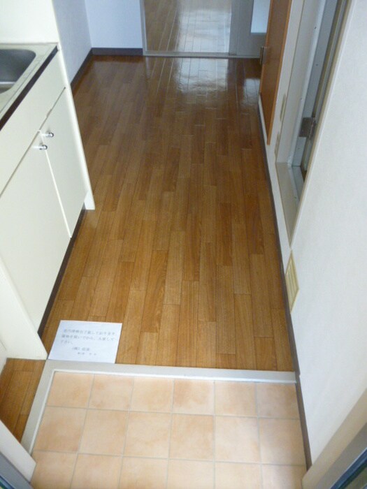 物件内観写真8　(玄関)