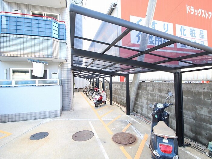 物件外観写真3　(駐輪場)