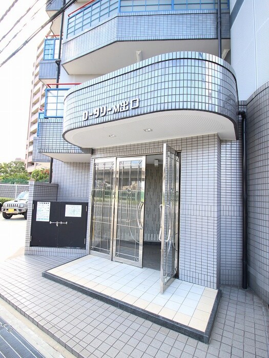 物件外観写真6　(エントランス部分)