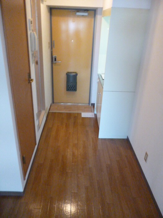 物件内観写真11　(玄関)