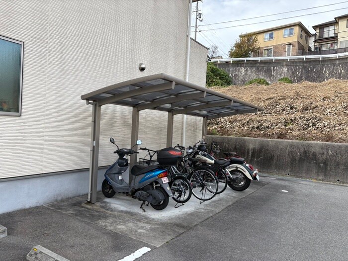 物件外観写真5　(駐輪場)