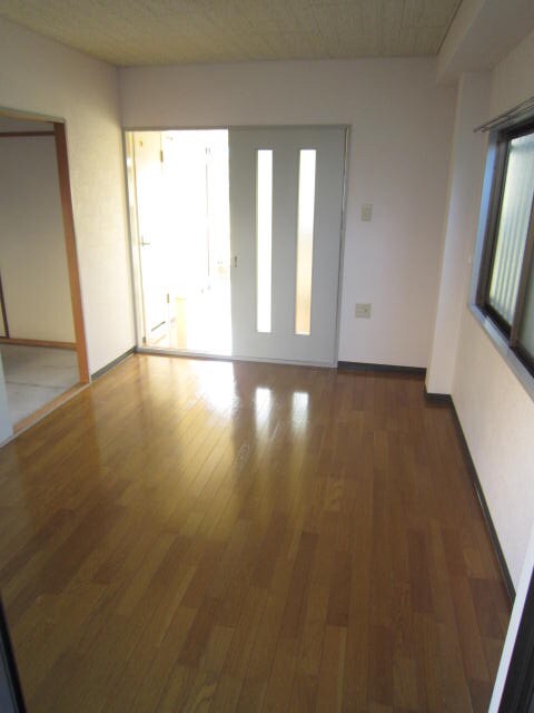 物件内観写真11　(洗濯機置場)