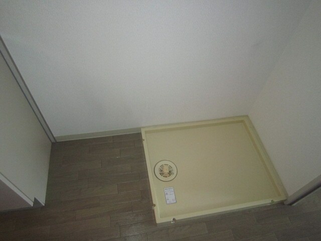 物件内観写真13　(洗濯機置場)