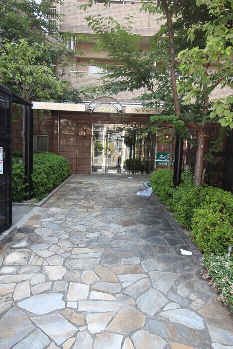 物件外観写真2　(エントランス部分)