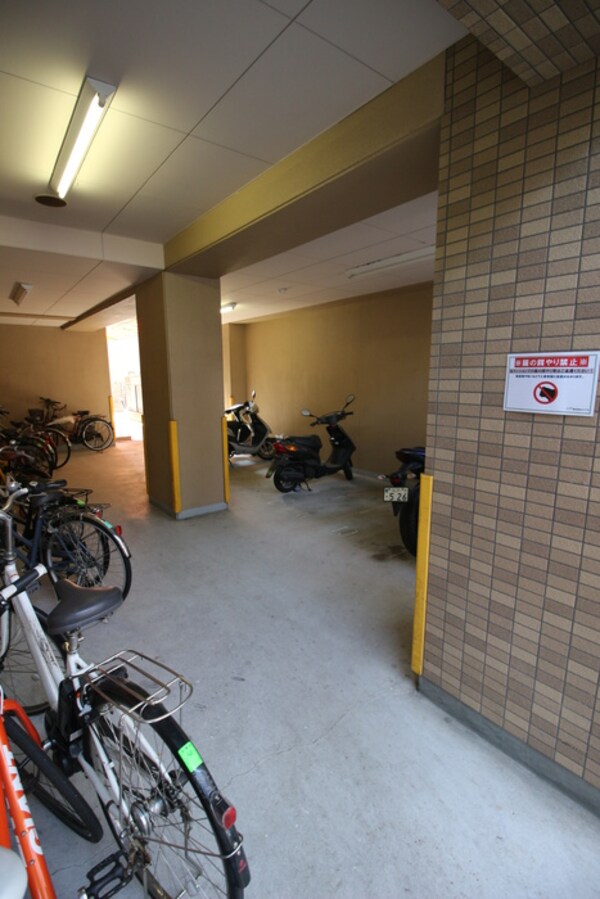 バイク置き場