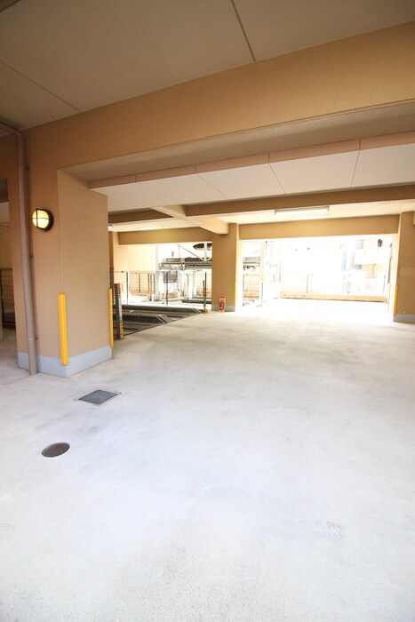 物件外観写真6　(駐車場)