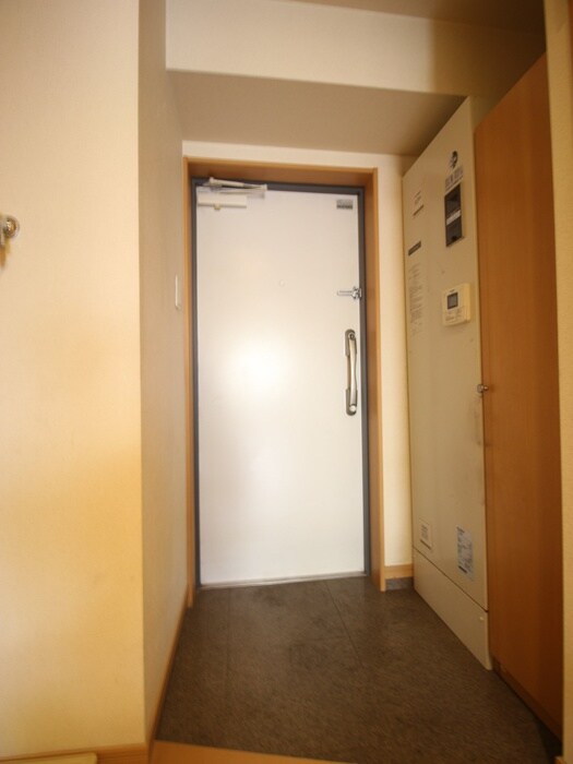 物件内観写真16　(玄関)