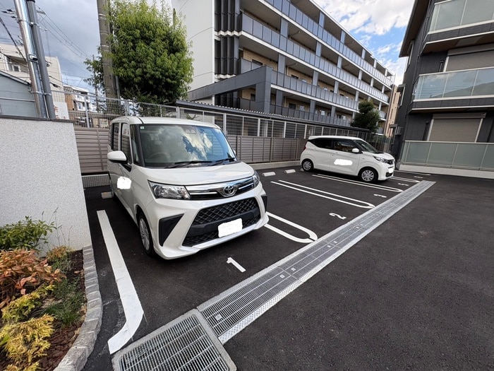 物件外観写真4　(駐車場)