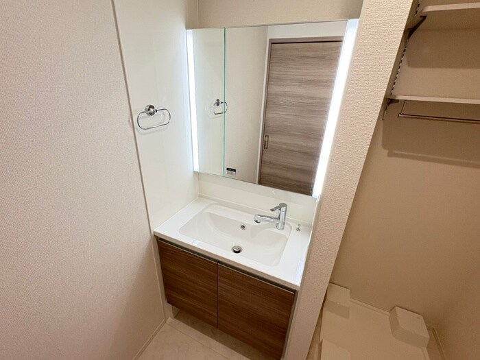 物件内観写真11　(洗面)