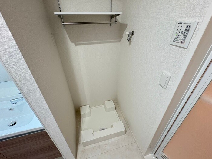 物件内観写真18　(洗濯機置場)