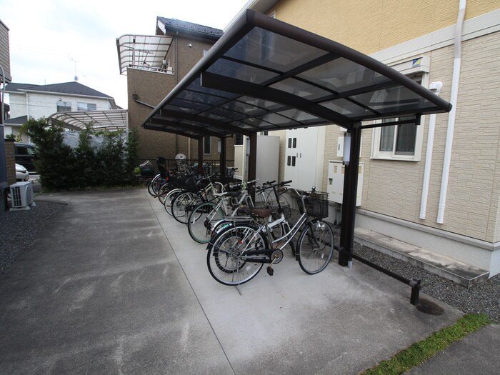 物件外観写真4　(駐輪場)