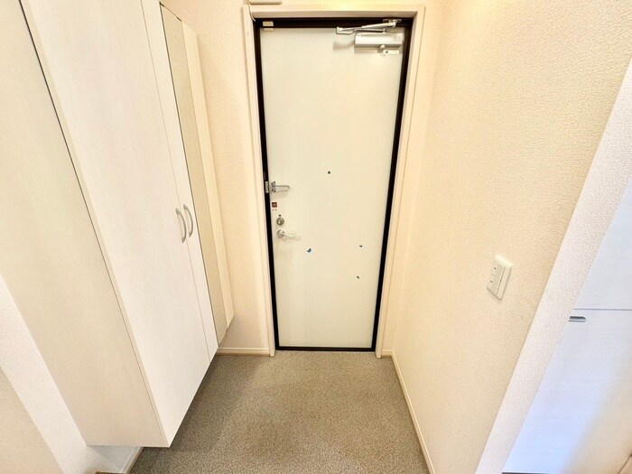 物件内観写真13　(玄関)