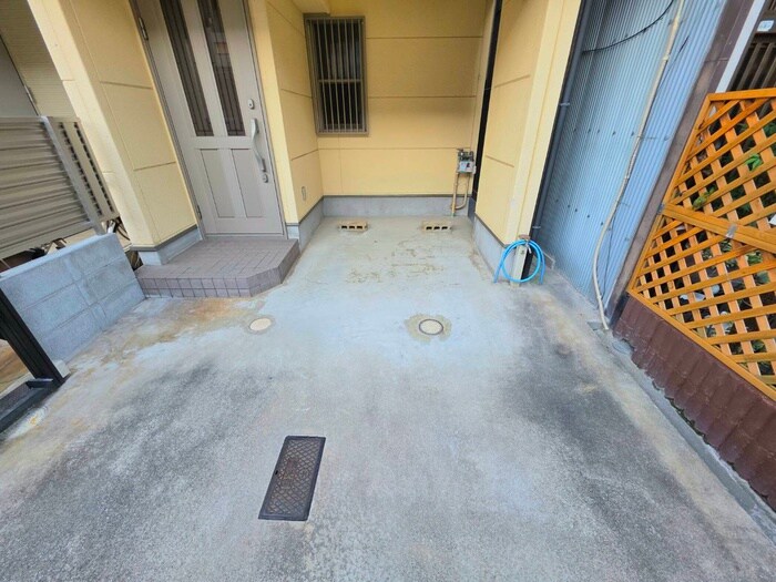 物件外観写真4　(駐車場)