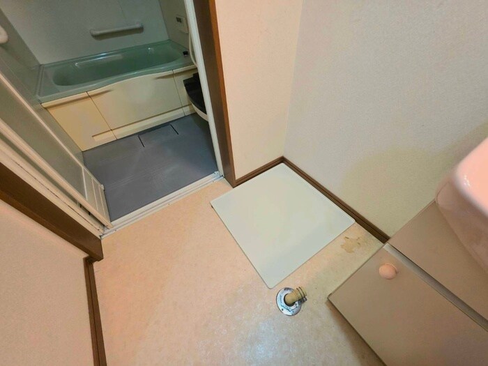 物件内観写真9　(洗濯機置場)