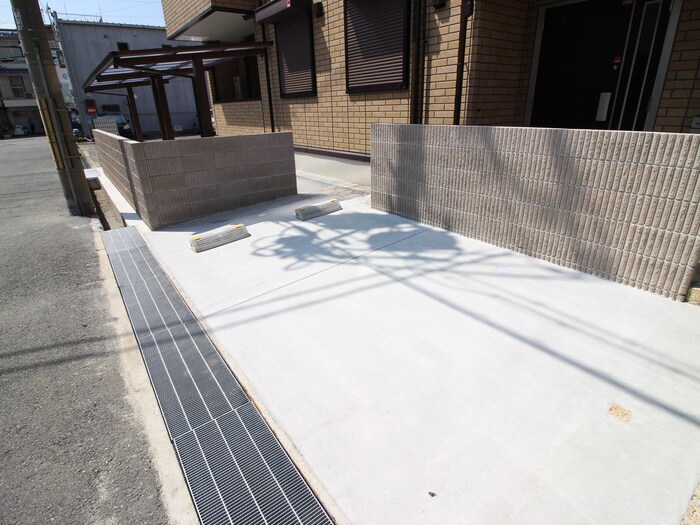 物件外観写真3　(駐車場)