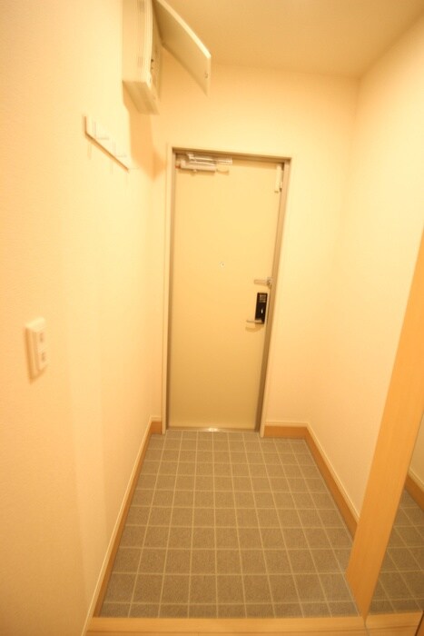 物件内観写真18　(玄関)