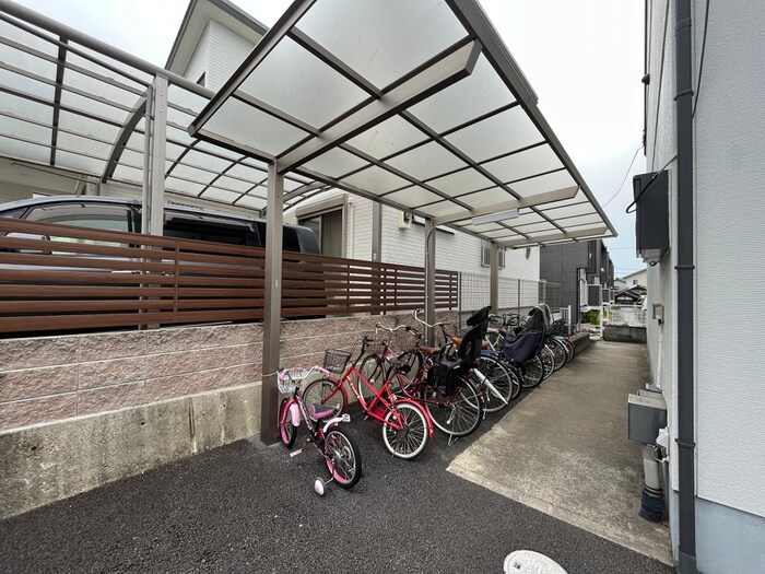 物件外観写真3　(駐輪場)