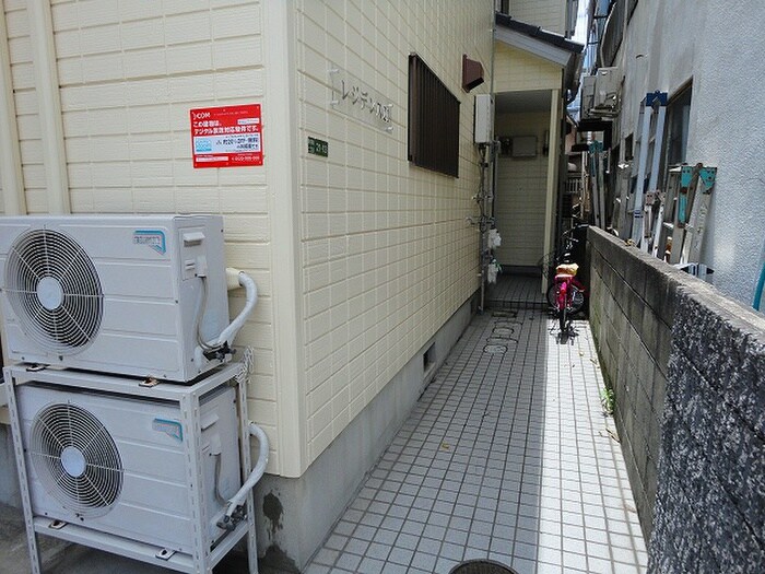 物件外観写真2　(エントランス部分)