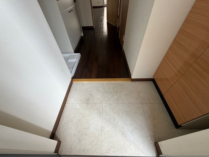 物件内観写真13　(玄関)