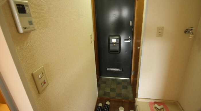 物件内観写真10　(玄関)