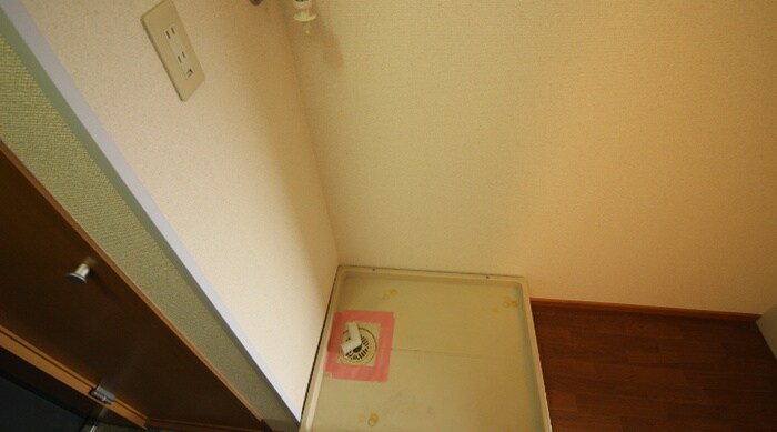 物件内観写真13　(洗濯機置場)