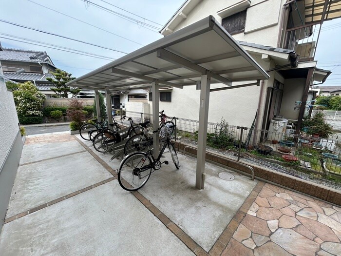 物件外観写真5　(駐輪場)