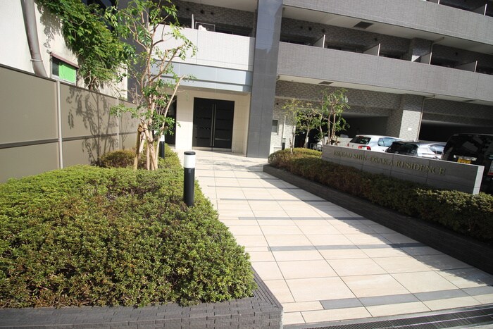 物件外観写真2　(エントランス部分)