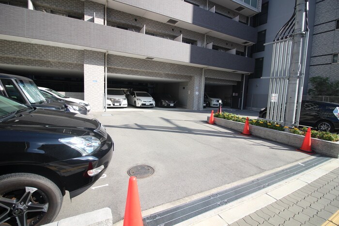 物件外観写真4　(駐車場)