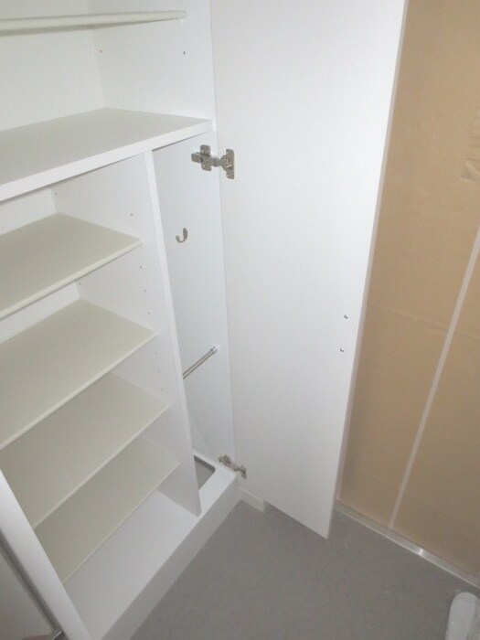 物件内観写真15　(靴箱)