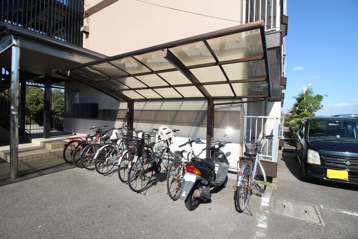 物件外観写真3　(駐輪場)