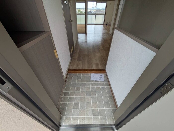 物件内観写真18　(玄関)