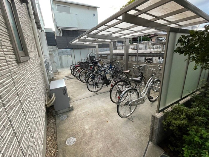 物件外観写真4　(駐輪場)