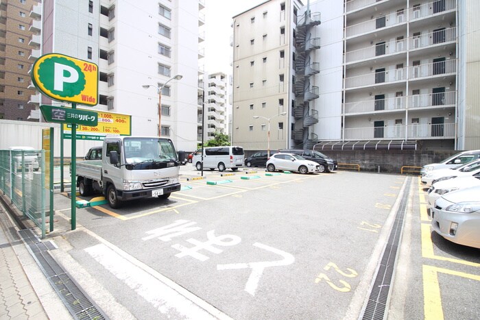 物件外観写真5　(駐車場)