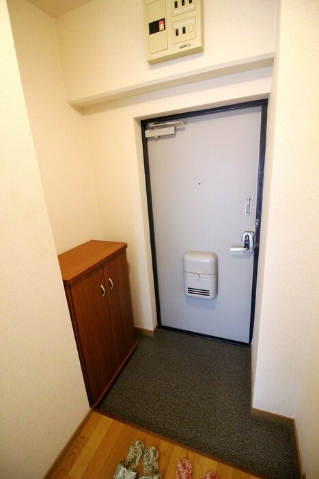 物件内観写真16　(玄関)