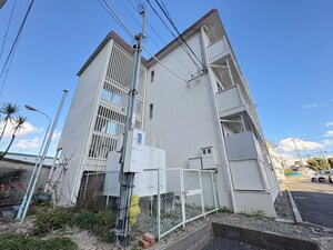 シャトー・ド・イワネ1号館外観写真