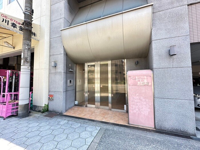 物件外観写真2　(エントランス部分)