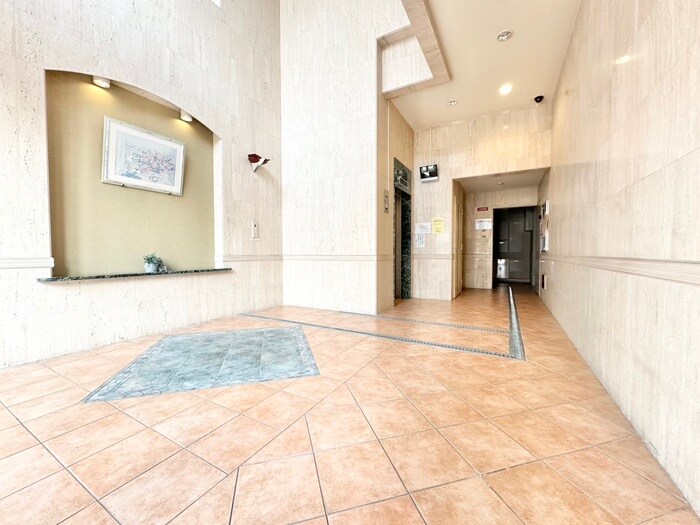 物件外観写真4　(エントランス部分)