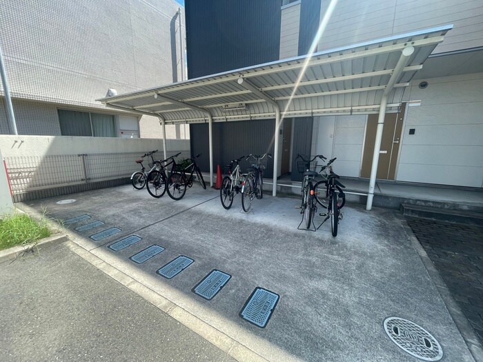 物件外観写真5　(駐輪場)