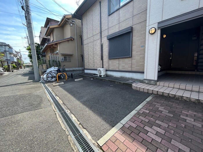 物件外観写真5　(駐車場)