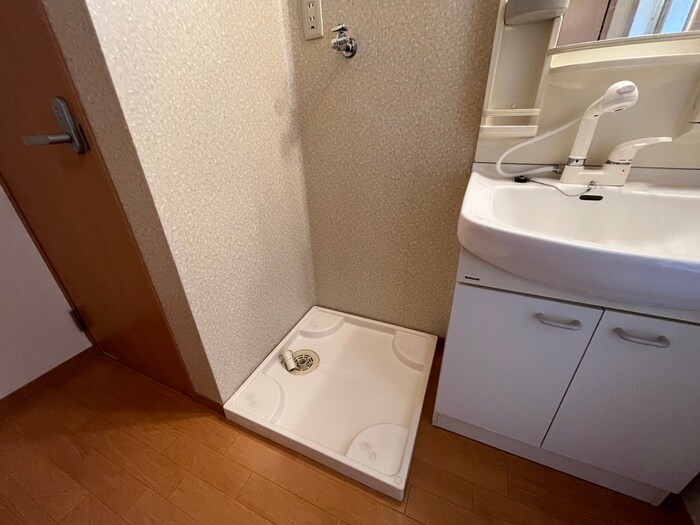 物件内観写真10　(洗濯機置場)