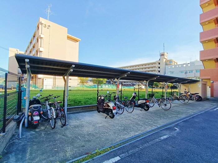 物件外観写真5　(駐輪場)