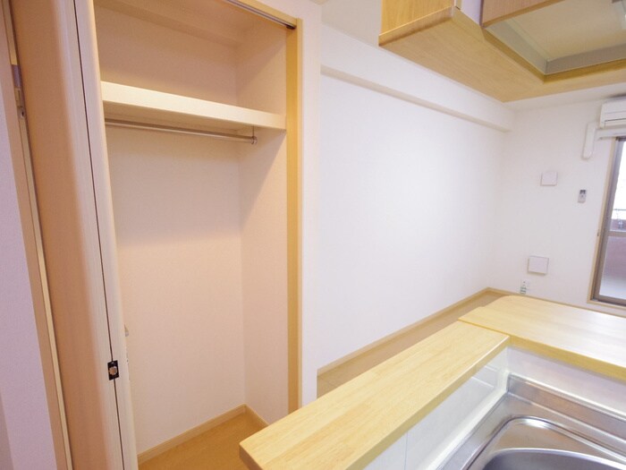 物件内観写真12　(収納)