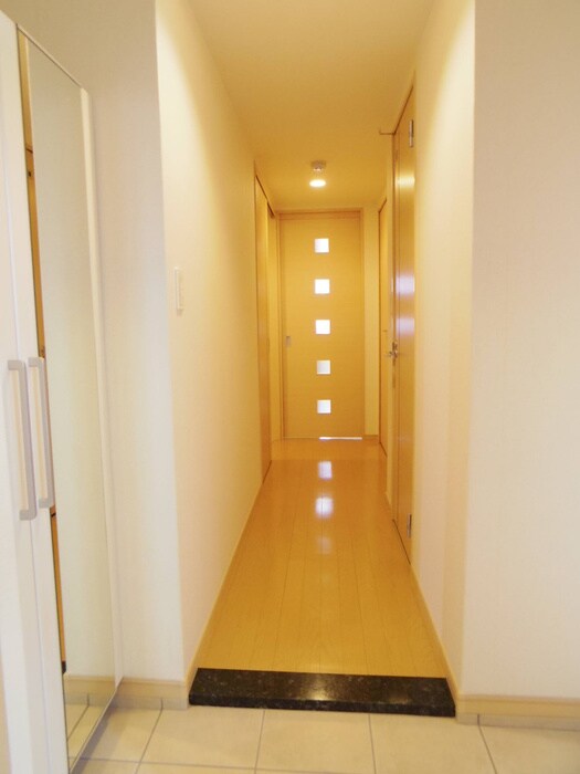 物件内観写真16　(玄関)