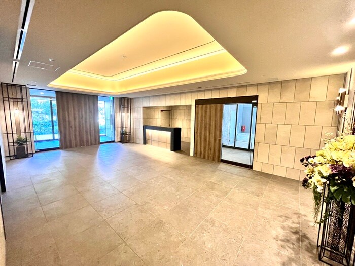 物件外観写真2　(エントランス部分)