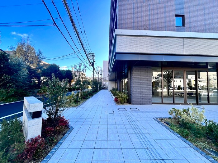 物件外観写真3　(エントランス部分)